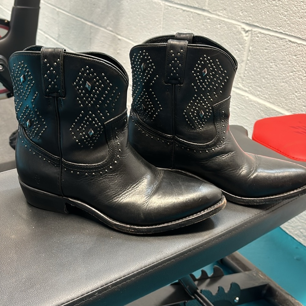 Frye ✨ Billy Stud Short Boots Size 11